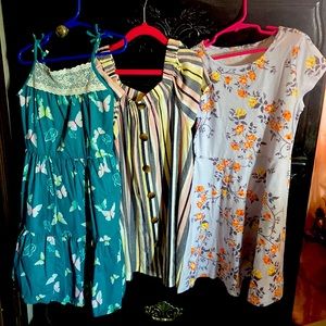 Perfect condition , no stains no rips .